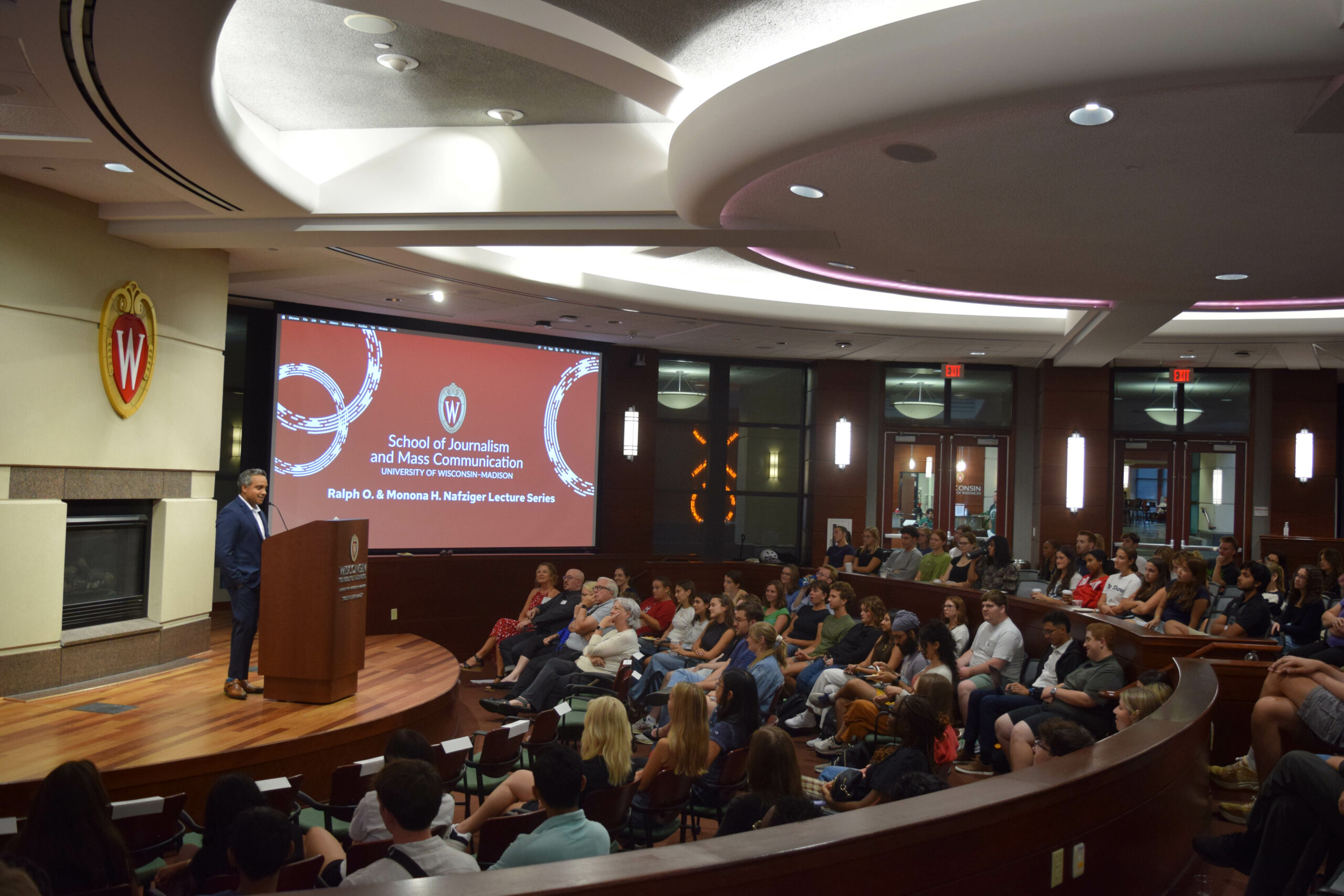 CNN Political Reporter Manu Raju speaks to students, faculty and community members during the 2025 Nafziger Lecture.